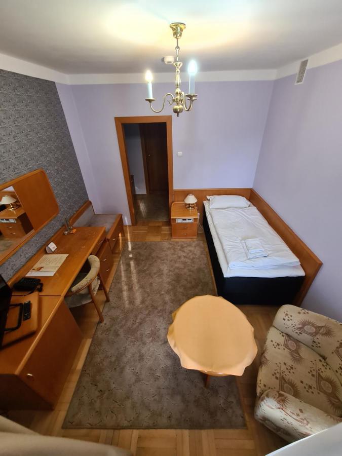 Hotel Rytwiany Palac Bagian luar foto