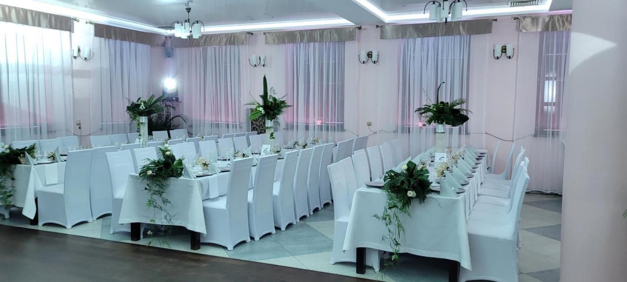 Hotel Rytwiany Palac Bagian luar foto